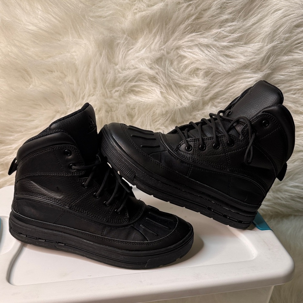 Nike Black 4.5Y High-Top Boots